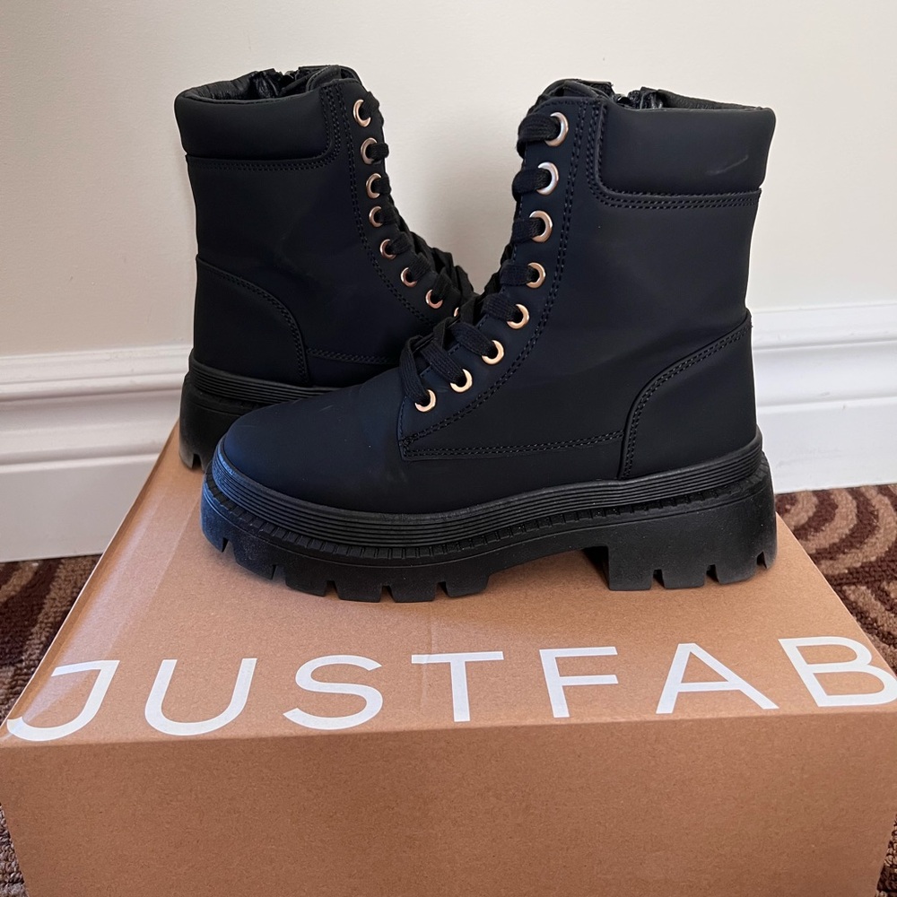 Brand Just Fab / Brand new with box
Tevos  combat shoes / Size 6